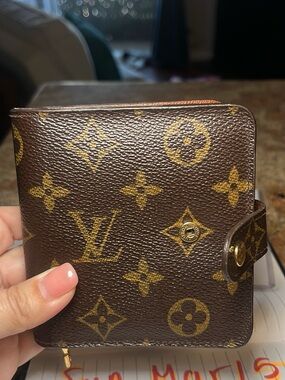 Louis Vuitton Monogram Bifold Wallet - Brown/Gold authentic COA included